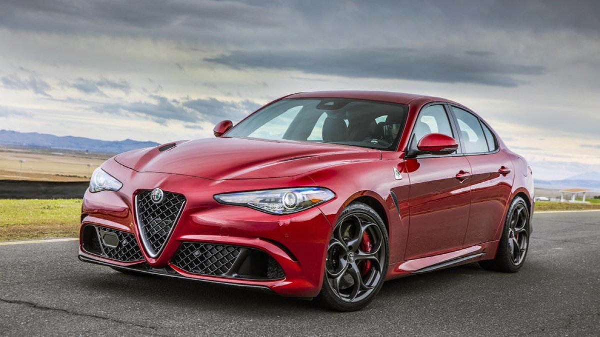 L'Alfa Romeo Giulia estrena gamma reforçant la connectivitat i equipament