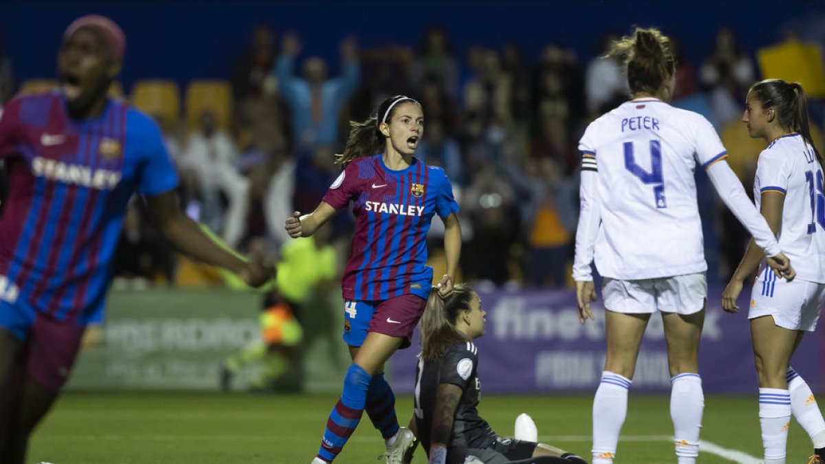 Aitana Bonmatí celebra el gol que significava el 2-0.