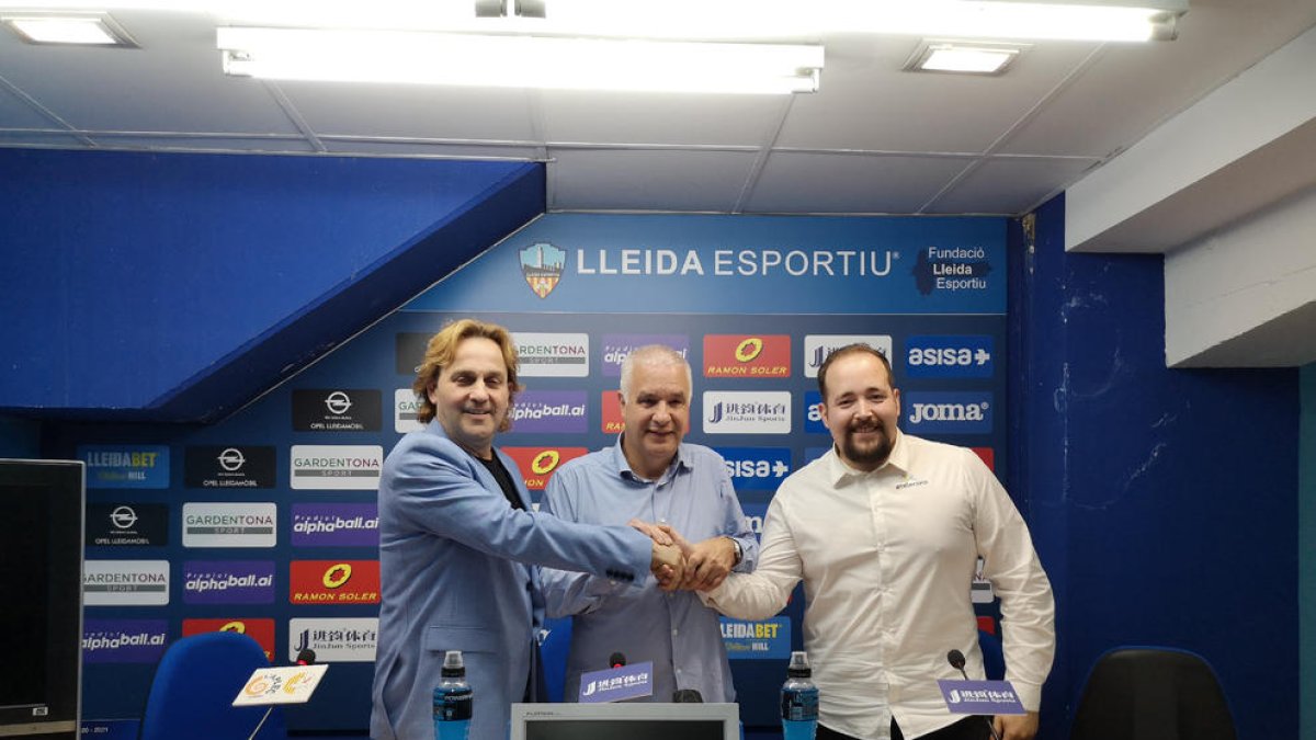 Ramon Soler, Luis Pereira i Iván Guillaumet, ahir durant l’acte de presentació en el club.