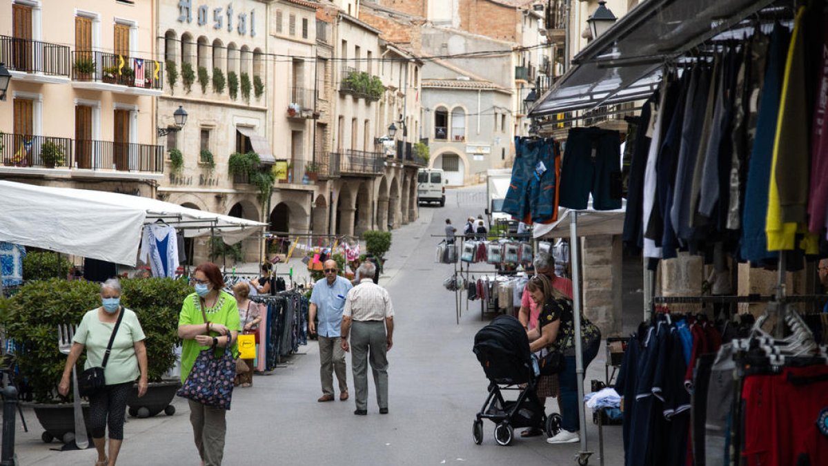 Algunas de las paradas que acudieron al mercado semanal del pasado martes de Les Borges.