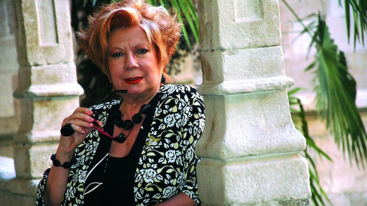 Passió per la poesia de Ponent - Artista polifacètica, Núria Feliu va conrear també la poesia, que ella explicava que li venia del teatre. Amiga personal de l’autor de Castellnou de Seana Francesc Pascual Greoles, li va presentar el poemari S ...