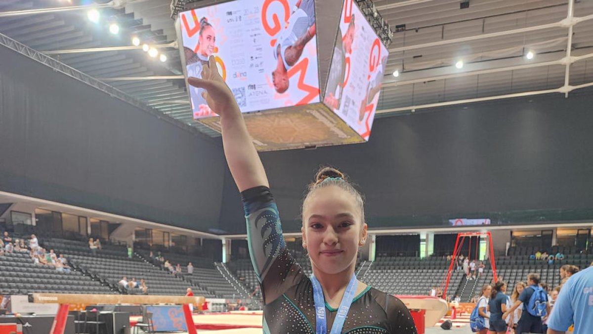 Ares López, amb la medalla i el trofeu obtinguts a l’Estatal.