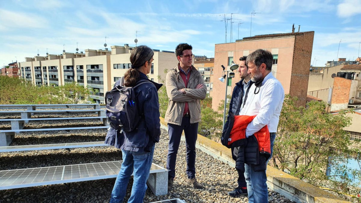El tinent d’alcalde d’Urbanisme, Toni Postius, va inspeccionar les plaques del centre cívic de Balàfia.