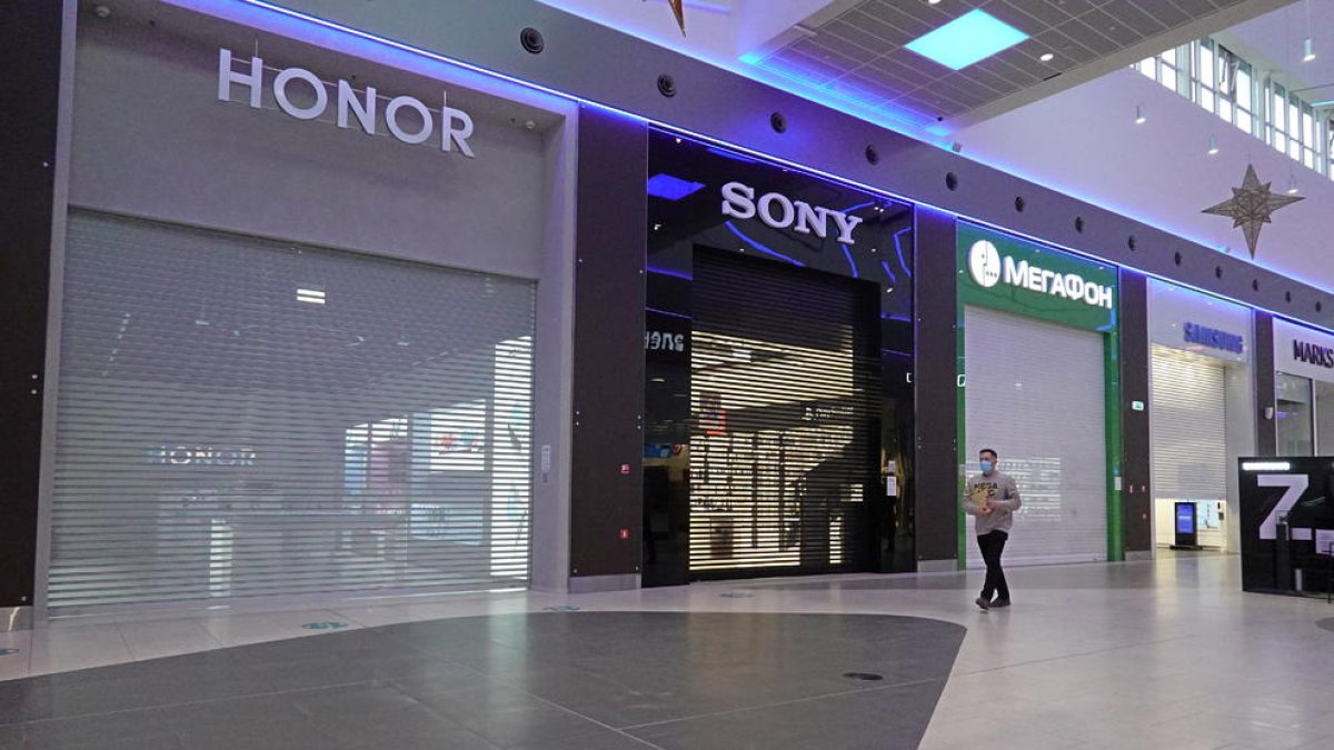 França prohibirà climatitzar comerços i empreses amb les portes obertes per estalviar energia