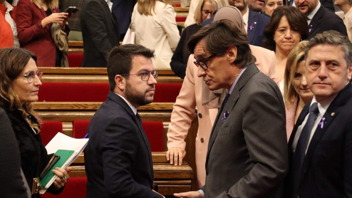 Pere Aragonès, ahir amb Salvador Illa al Parlament.