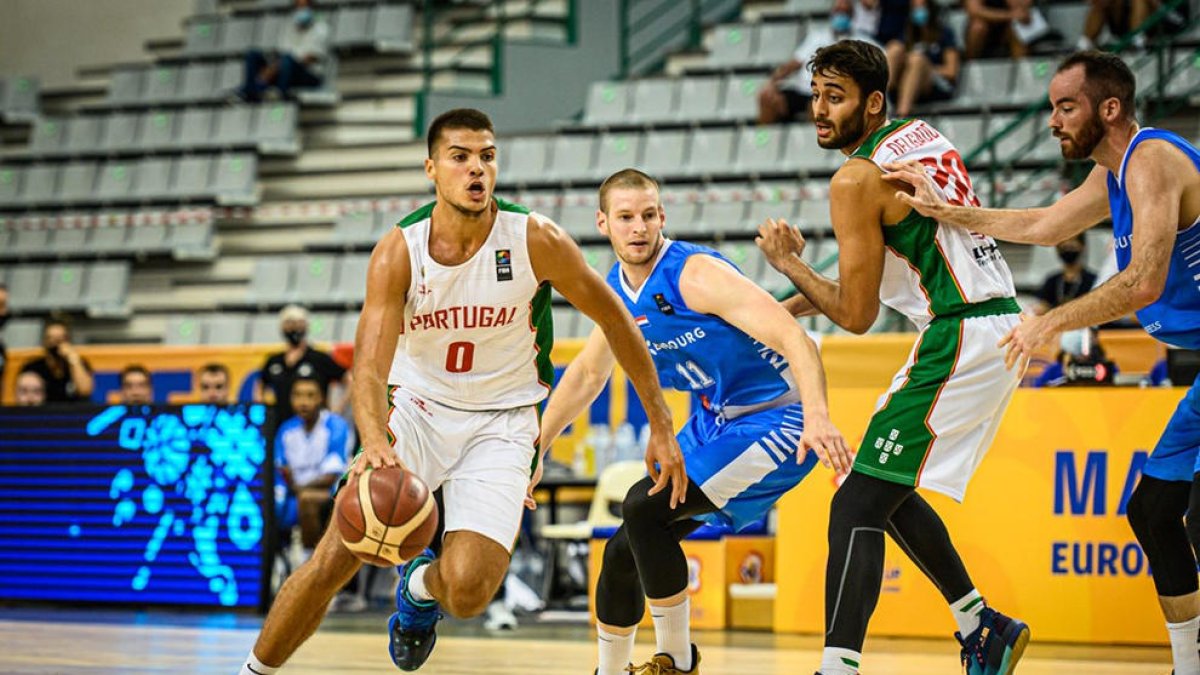 El portugués Diogo Brito, con el dorsal 0, en un partido de su selección clasificatorio para el Mundial.