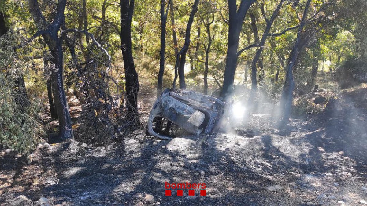 El cotxe accidentat ahir a la carretera C-1412B al seu pas per Isona i Conca Dellà.
