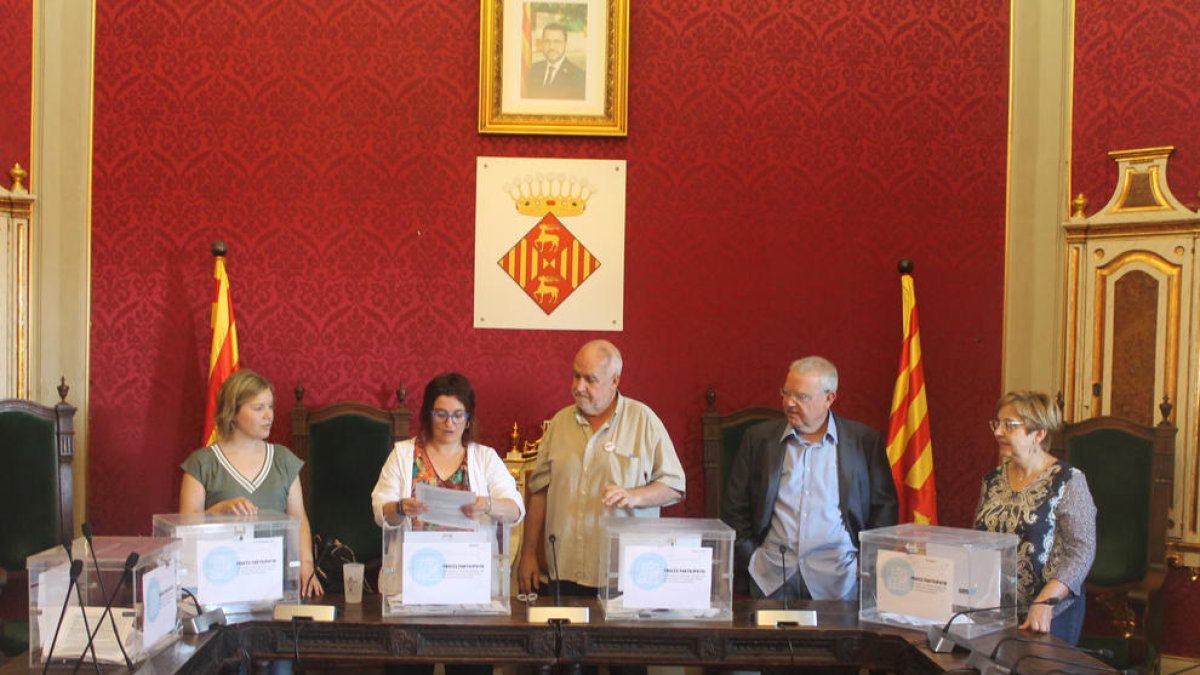 Recompte de vots ahir a la Paeria de Cervera