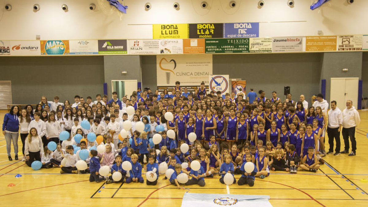 Un moment de la presentació, ahir, dels diferents equips del CN Tàrrega.