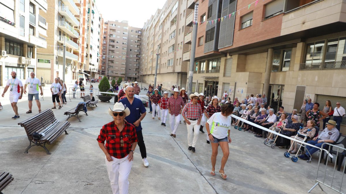 Country de fiesta mayor en Instituts-Sant Ignasi