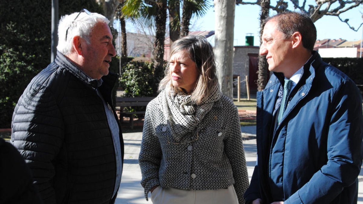Amadeu Ros, Dolores Pascual i el subdelegat del Govern espanyol a Lleida, José Crespín.