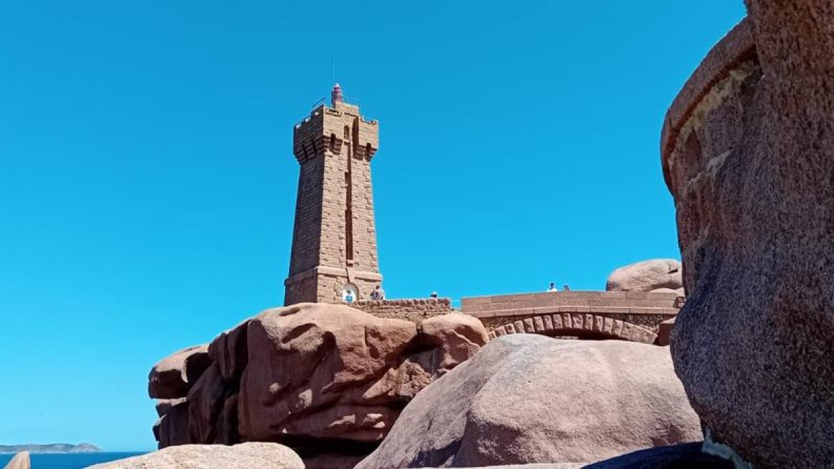 Al segle XXI s'ha de distingir el viatge del turisme i no es senzill: tots ens hem tornat turistes de 'weeekend' llarg