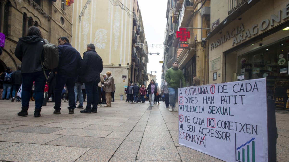 Imatge d’arxiu d’un acte a Lleida pel Dia de l’Eliminació de la Violència contra les Dones.