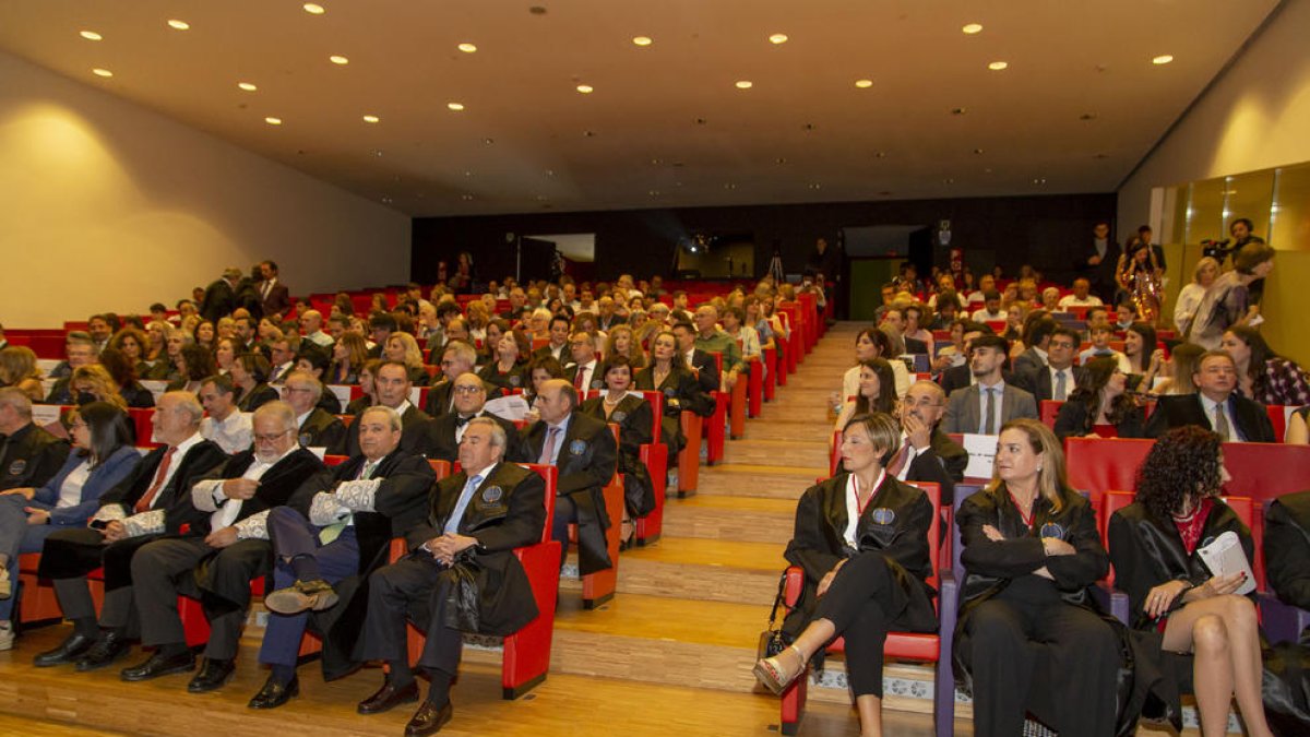 La fiesta de Sant Raimon de Penyafort del Col·Legi de l’Advocacia de Lleida, ayer en la Llotja.