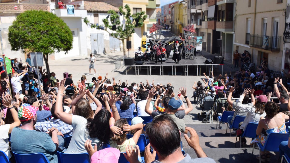 Alcoletge cierra por todo lo alto el festival de artes escénicas Mil Maneres