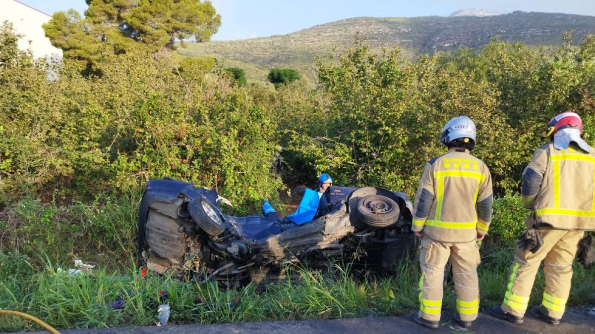 Estat en què va quedar un dels cotxes implicats en l’accident.