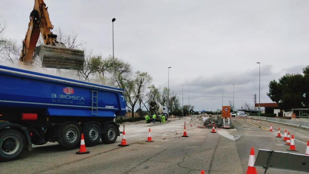 Imagen de archivo del derribo del peaje de Les Borges.