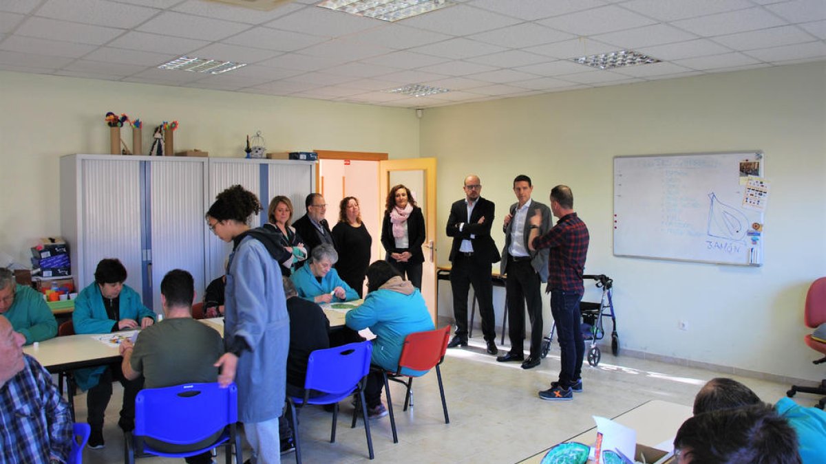 Directius de CaixaBank visiten l'associació La Torxa a la Caparrella