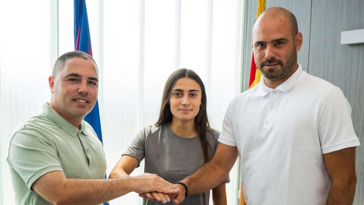 Alba Caño, durante la firma de su renovación como azulgrana.