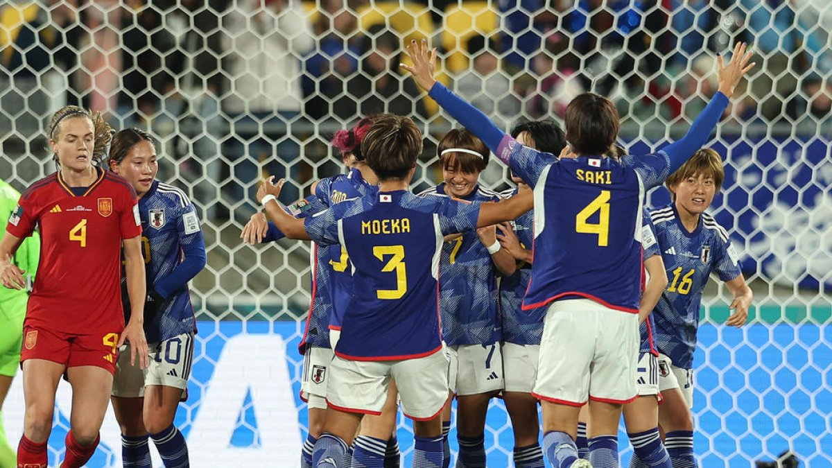 Las jugadoras japonesas celebran uno de los cuatro tantos con los que superaron a España.
