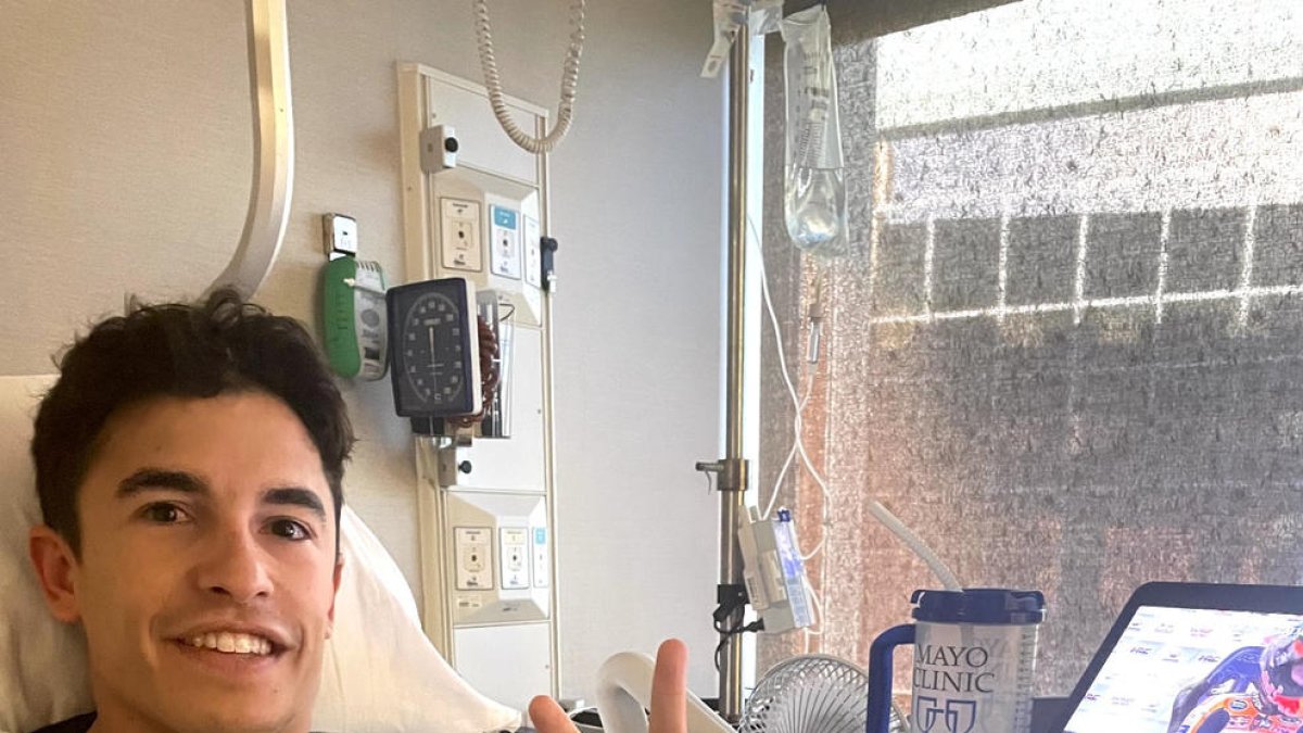 Marc Márquez, en su habitación de la Clínica Mayo, tras ser operado.