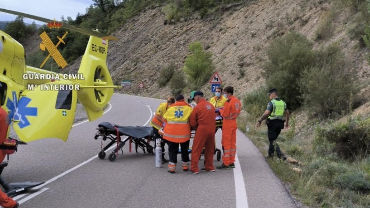 Al lloc un helicòpter medicalitzat des de Tremp.