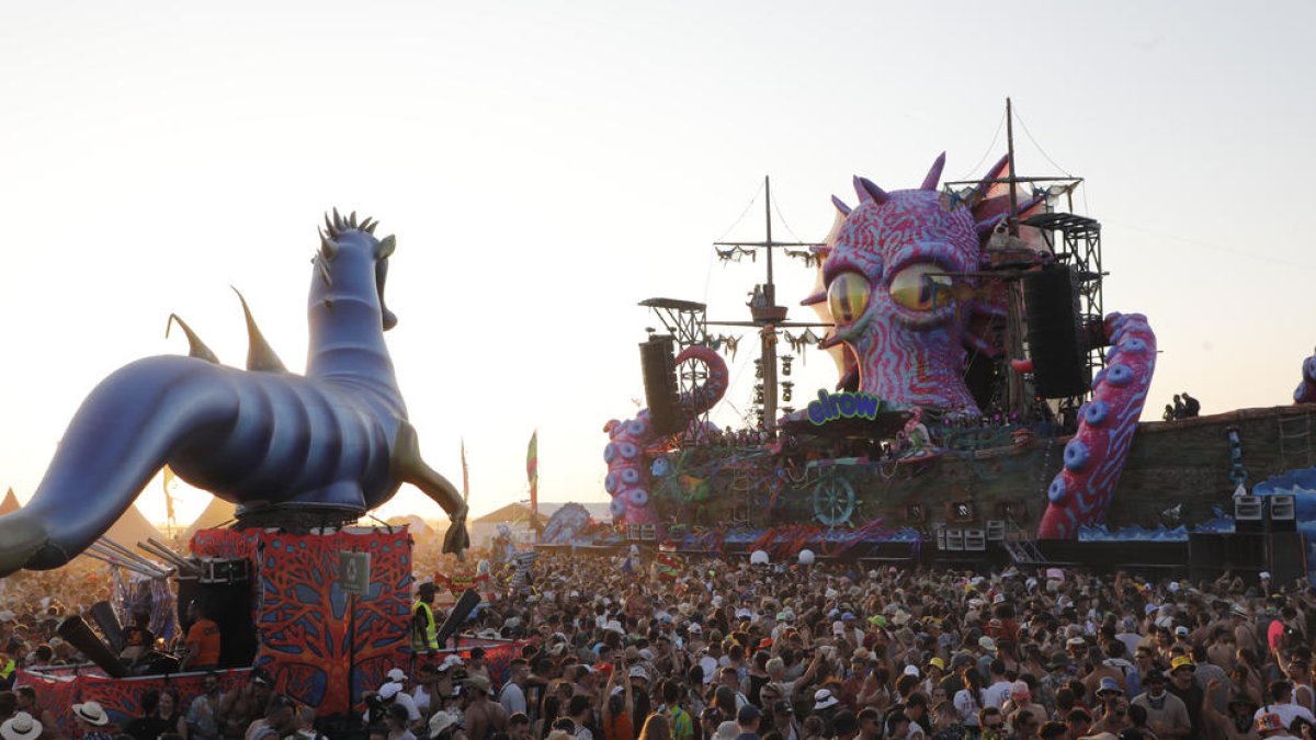 El escenario ElRow Stage concentró a una amplia variedad de público durante las primeras horas del certamen.