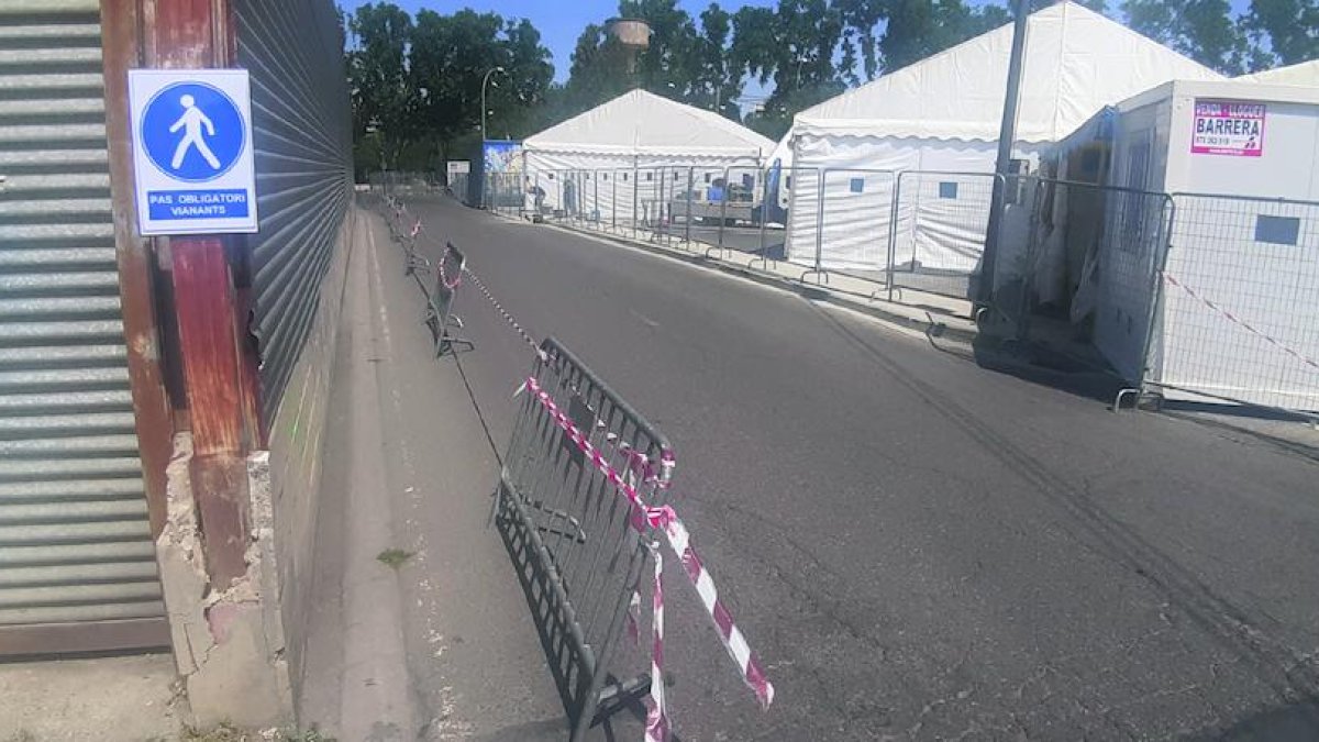 Paso habilitado para peatones en la avenida Alacant.