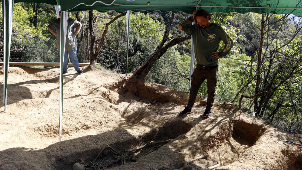 Trabajos de exhumación el pasado octubre en la fosa de Canturri, en el Alt Urgell.