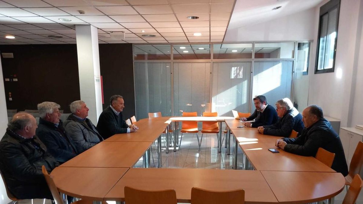 Un moment de la reunió amb representants de comunitats de regants.