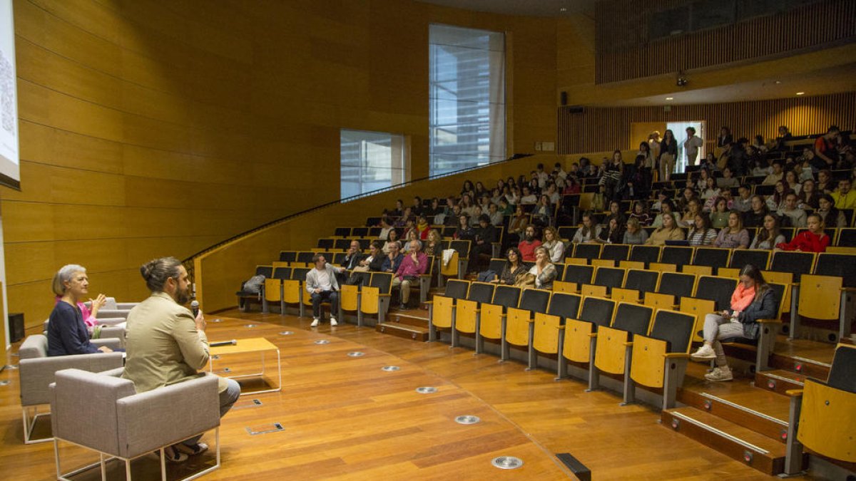 Imagen de la jornada de los 30 años de Educación Social  en  el auditorio del campus de Cappont.