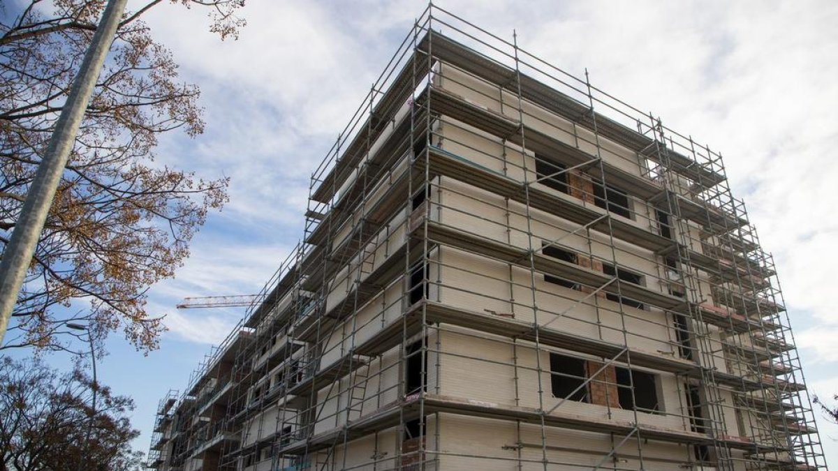 Una construcción de pisos en Lleida.
