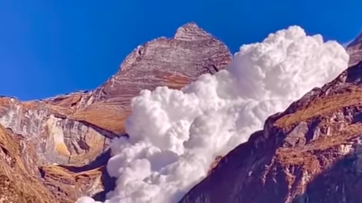 Así fue la espectacular avalancha de nubes en Nepal que se ha hecho viral