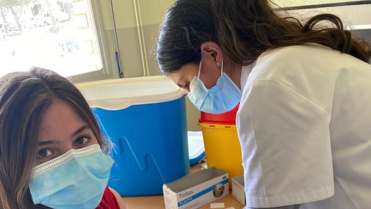 Vacunació ahir a alumnes de l’institut Francesc Ribalta.