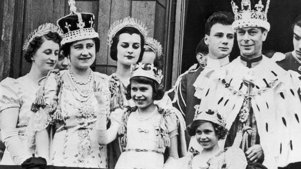 Isabel, junto a sus padres y Margarita, su hermana menor.