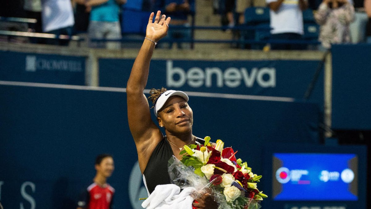 Serena recibió un ramo de flores en su última presencia en Toronto.