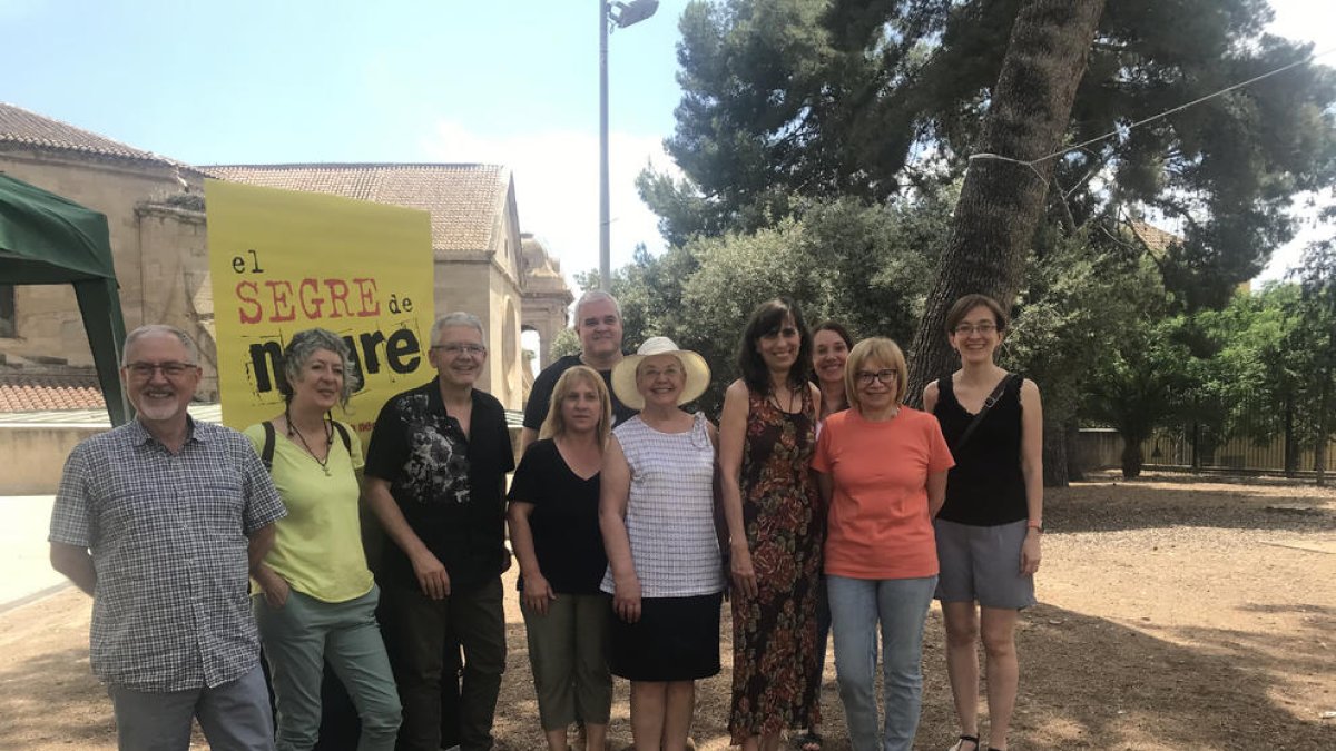 Algunos escritores ayer en la jornada matinal del festival, en el patio del Convent de Santa Clara.