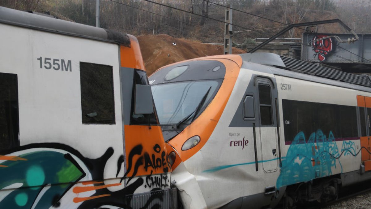 150 heridos leves y 5 más de poca gravedad por el alcance de dos trenes en la estación de Rodalies de Montcada i Reixac Manresa