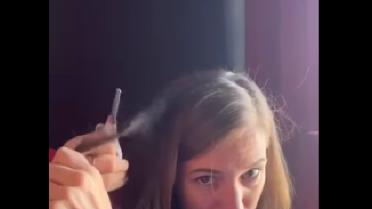 Actrices, políticas y empresarias españolas se cortan el pelo por las iraníes