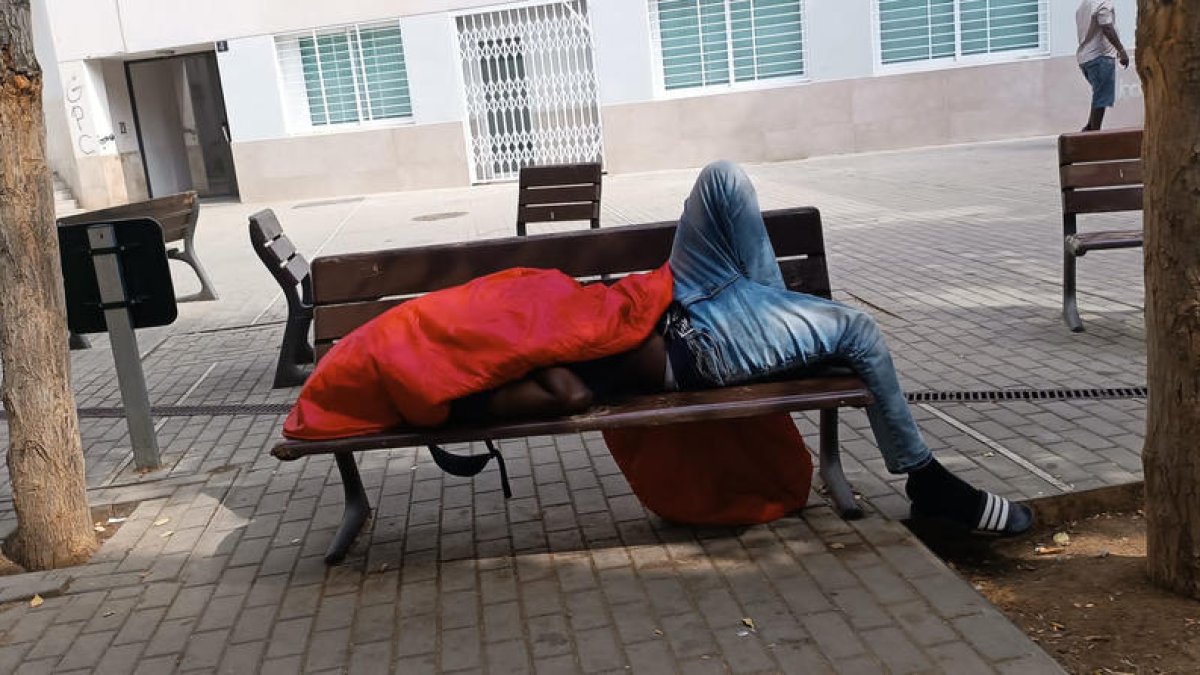 Denuncien que hi ha persones dormint al carrer a Lleida