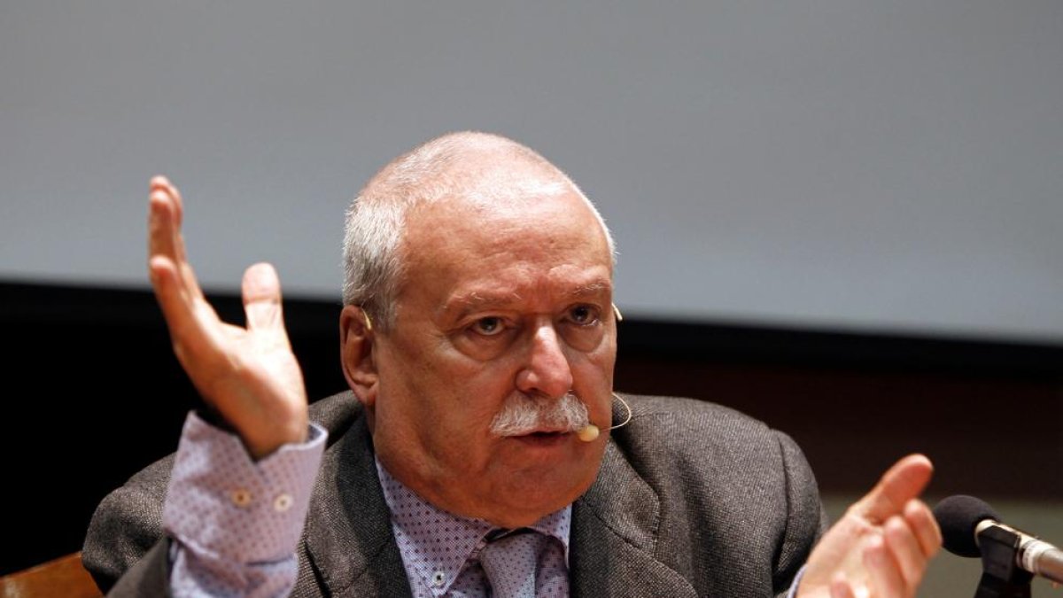 Joaquín Leguina, expulsat del PSOE pel seu suport a Isabel Díaz Ayuso