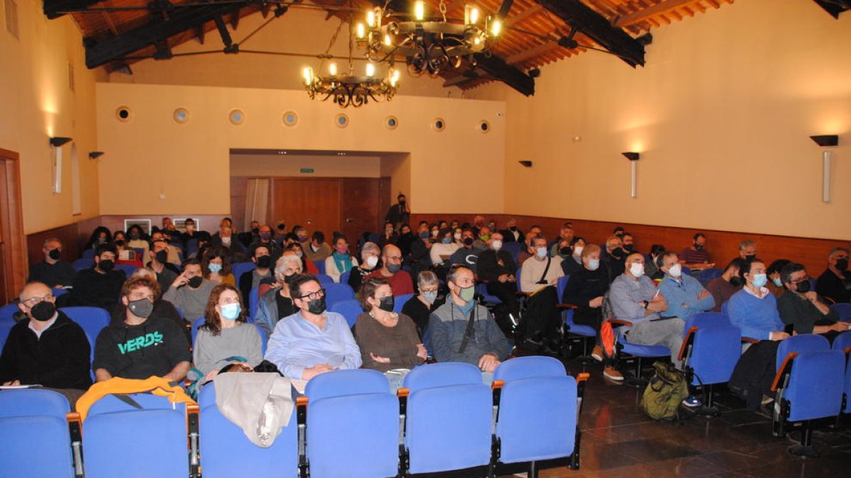 La sesión se llevó a cabo en la sala de actos de la Casa Canal.