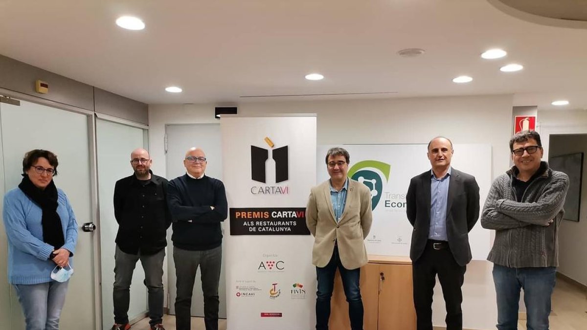 El jurado del certamen, del que forma parte la subdirectora de SEGRE Glòria Farré.