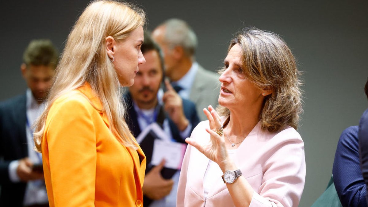 La comisaria europea de Energía, Kadri Simson, ayer junto a la ministra Teresa Ribera.