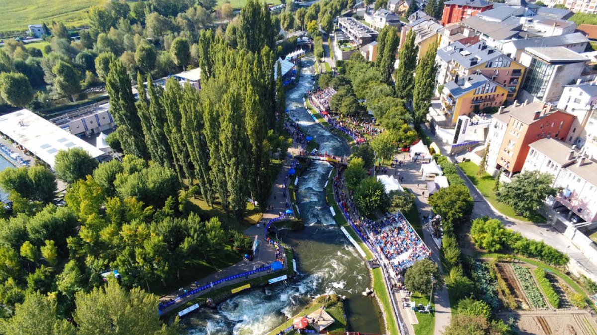 Una vista aèria del canal olímpic del Parc del Segre.