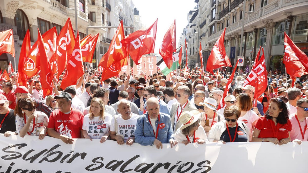 Els líders d’UGT, Josep Maria Àlvarez, i de CCOO, Unai Sordo, encapçalen la manifestació a Madrid.