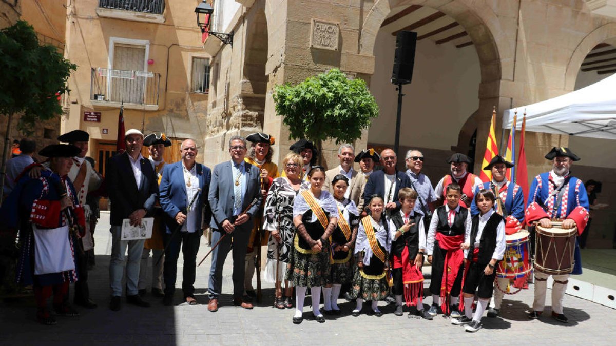 Almenar ostenta el título de Paeria con Lleida, Cervera y Balaguer.