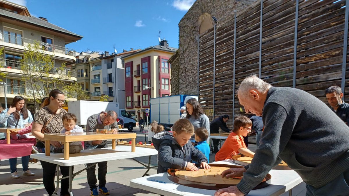La capital del Alt Urgell reunió tanto a mayores como a pequeños en los diferentes espacios habilitados por toda la ciudad.