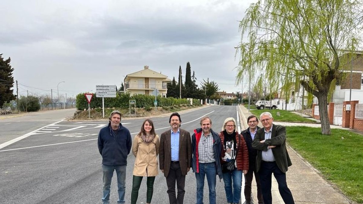 El secretari de Territori, Isidre Gavín (tercer esq.), amb edils.