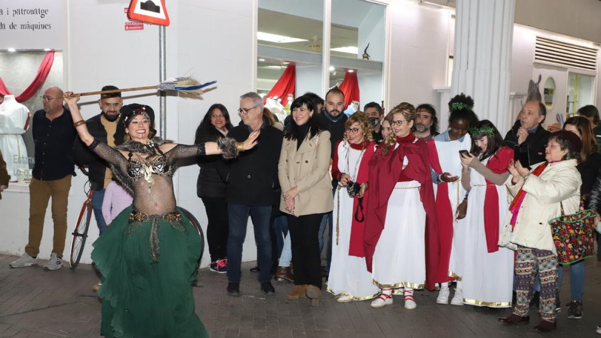 El Mercat Romà inclou actuacions com aquesta, que va tenir lloc ahir a la nit.